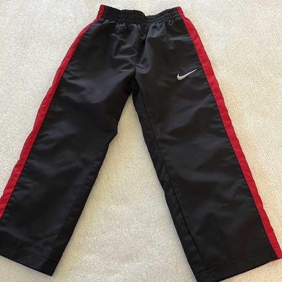 Boys Nike track set - Picture 2 of 9